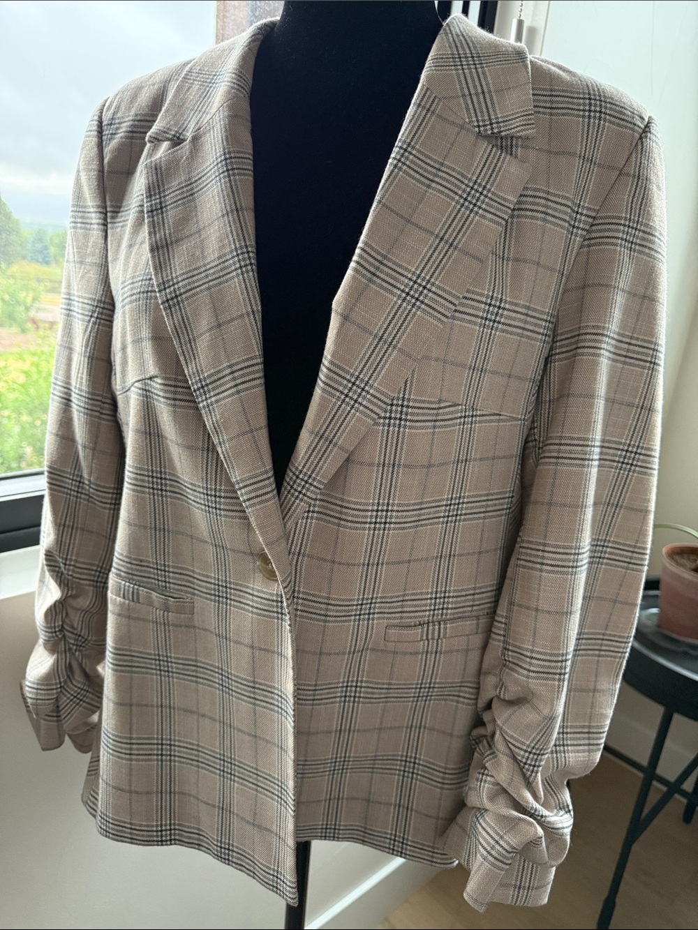 Evereve Beige Plaid Single-Button Blazer